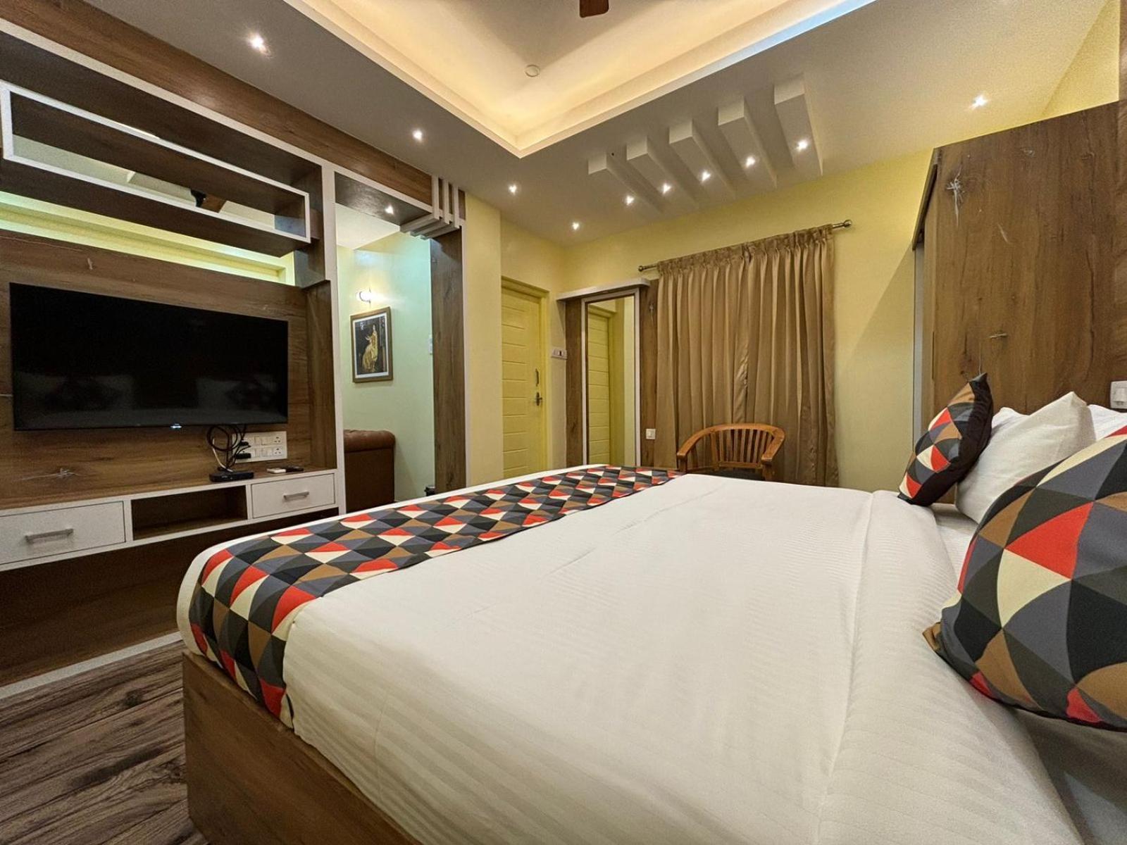 Forest Transit Hotel Coimbatore Bagian luar foto