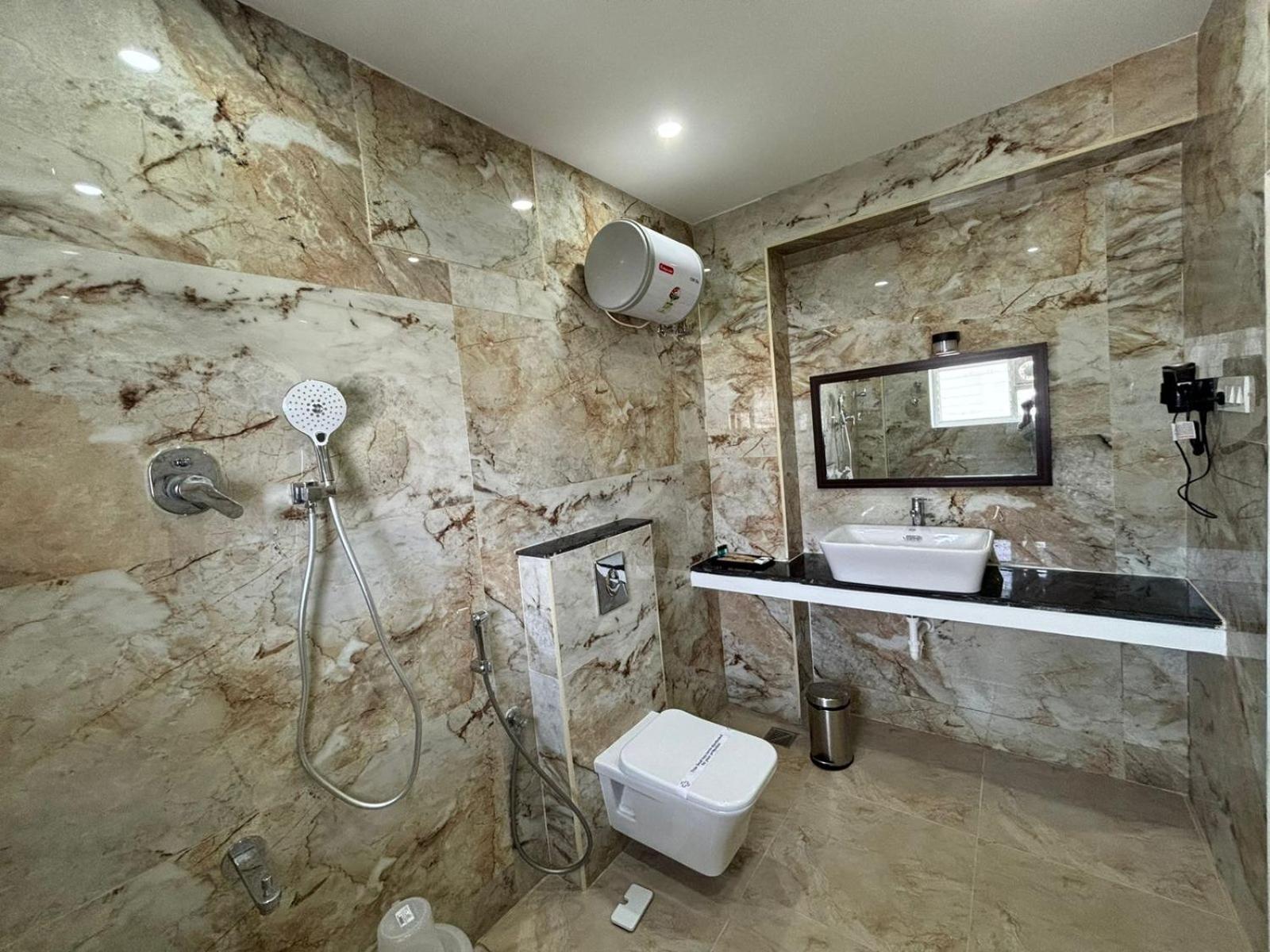 Forest Transit Hotel Coimbatore Bagian luar foto